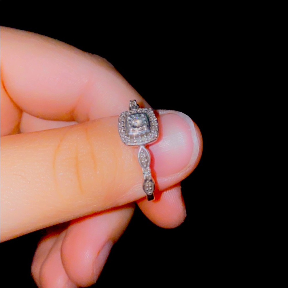 Diamond Promise Ring 1/6 ct tw Round Cut Sterling Silver